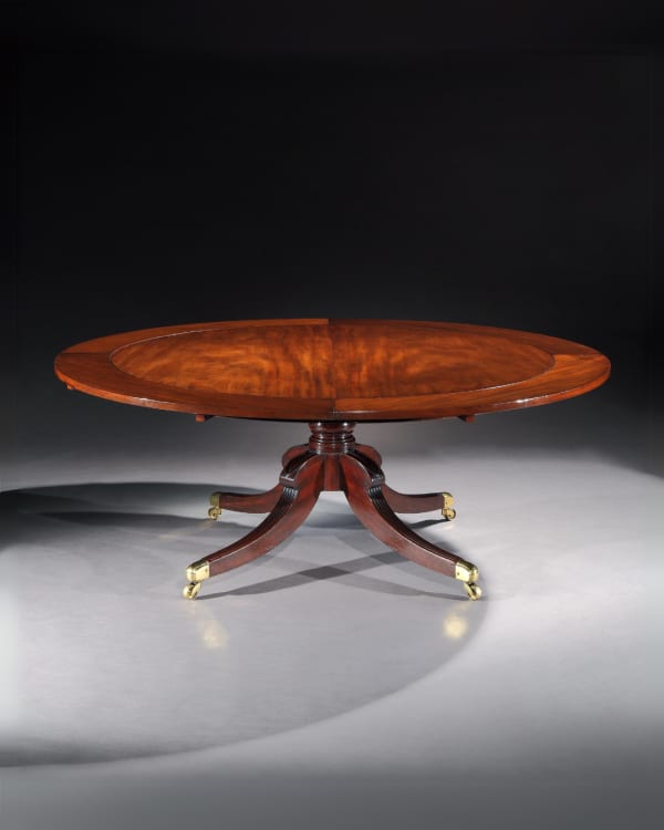A REGENCY MAHOGANY EXTENDING DINING TABLE