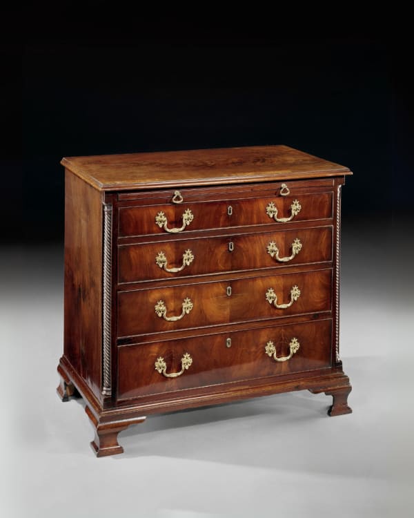 A GEORGE III MAHOGANY CHEST OF DRAWERS