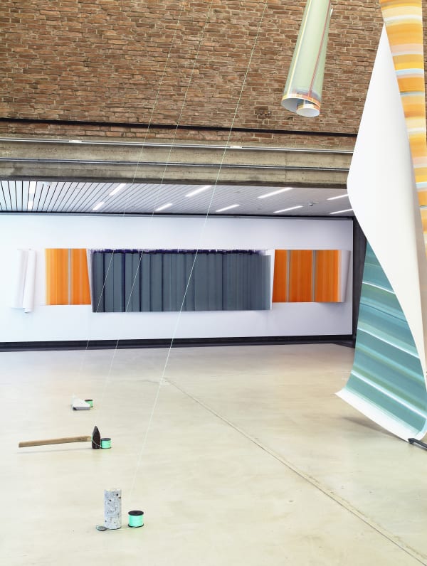Elisabeth Sonneck Scrollpainting100 green values metamorphosis I (detail) 01.08. - 31.10.2021 Oil on paper 110 x 900 cm and 125 x 375/460 cm, nylon thread, found pieces, green sandstone, band iron Raum Schroth in the Museum Wilhelm Morgner, Soest/DE Photo: Stefanie Nafé