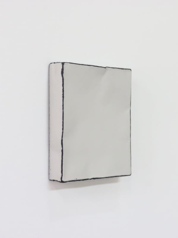 JOHAN DE WIT - UNTITLED - 2019 - PAPER, RESINS, ACRYLIC - 18,5 X 16 X 3,5 CM