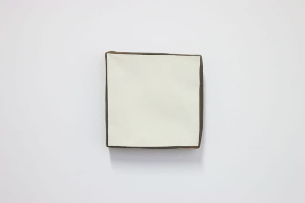 JOHAN DE WIT - UNTITLED - 2019 - PAPER, RESINS, ACRYLIC - 17 X 17 X 3,5 CM