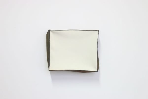 JOHAN DE WIT - UNTITLED - 2019 - PAPER, RESINS, ACRYLIC - 19 X 15 X 5 CM