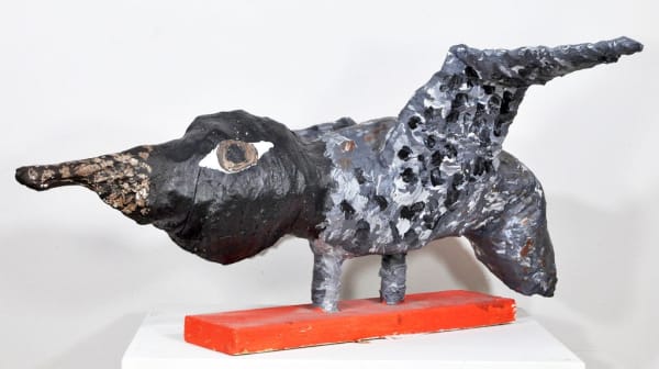Maria Radilla has created a sculptural series of little birds or “pajarito” with varying features, bold eyes and varied colors and sizes. We will describe them from smallest to largest. The smallest is like a ball painted a shiny black with 2 strong legs,