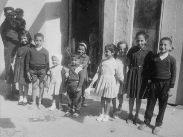 Nicène Kossentini, 2006, Revenir (Still image), Video, Duration 2 minutes 22 seconds