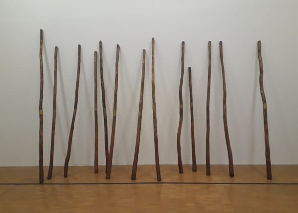 M’barek Bouhchichi, Imdyazen (les poètes) #3, 2018, installation, bois et cuivre