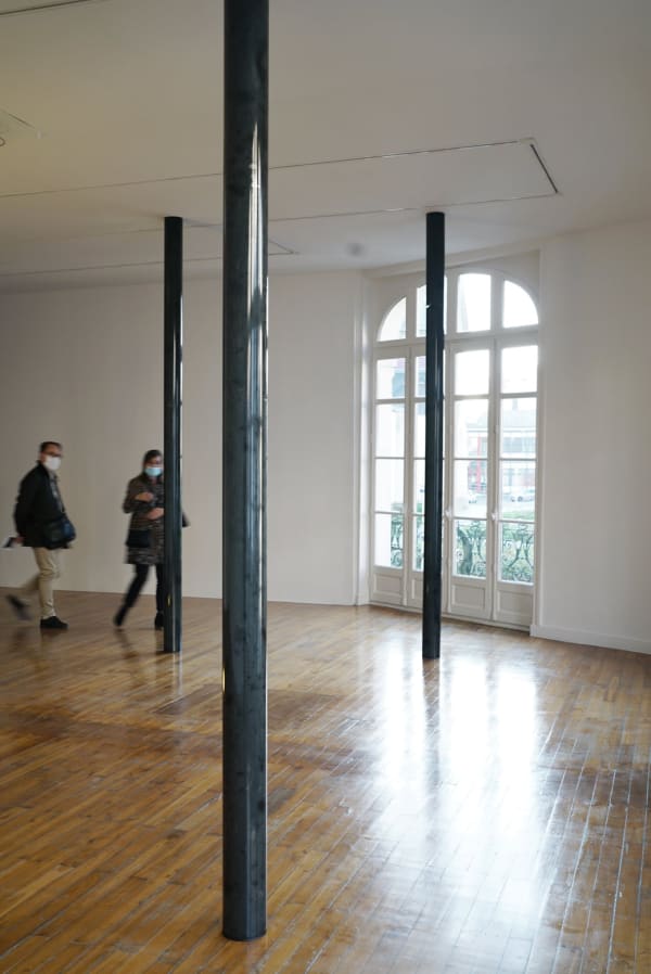 Installation, mud and seawater taken from Brivet (Saint-Nazaire), 2020, Le Grand Café, Saint Nazaire, Courtesy of the artist