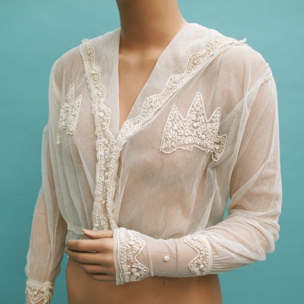 Elegant lady's Edwardian blouse circa 1912. Size UK12.