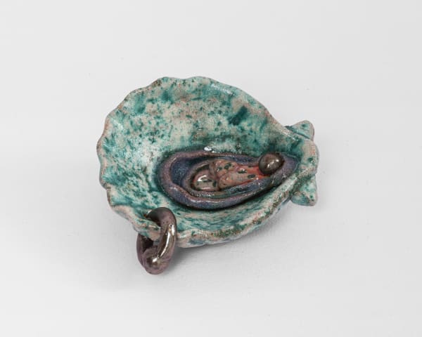 Clamshellwithpiercing Charlessnowden Nazariancurcio