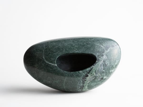 HOLE STONE VERDURA Verde guatemala 19 x 15 x 32 cm Edition of 3