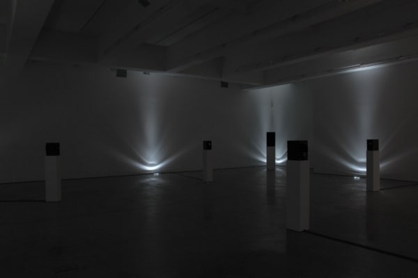 Susan Philipsz, dark installation, I see a Darkness