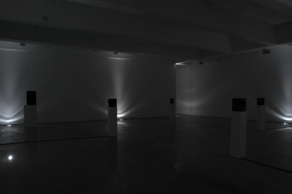 Susan Philipsz, dark installation, I see a Darkness