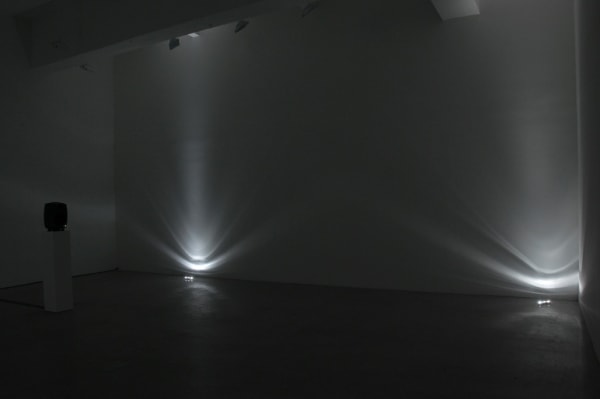Susan Philipsz, dark installation, I see a Darkness