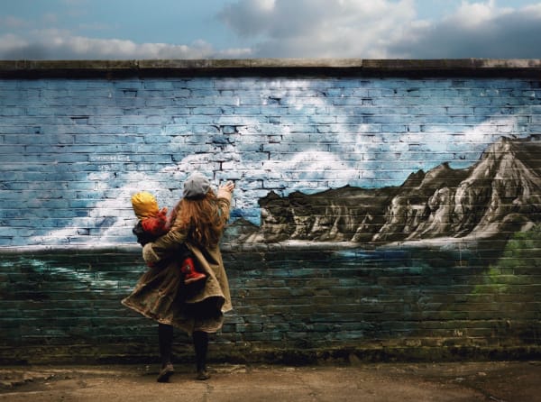 Hannah Starkey photograph