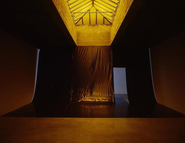Eliasson room divided, one color