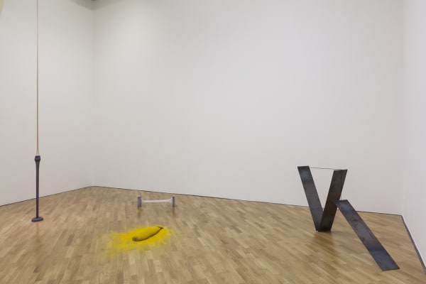 Neto sculpture, spice on floor