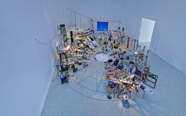 Image of Sze installation, pendelum