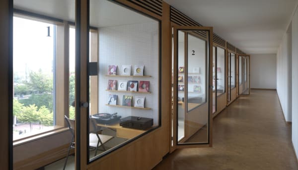Image of installation view of Phil collins at Ludwig Museum