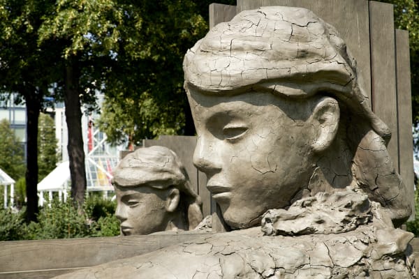 image of Mark Manders large bronze sculpture of figures in garden