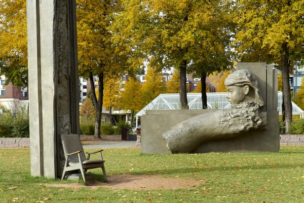 image of Mark Manders large bronze sculpture of figures in garden