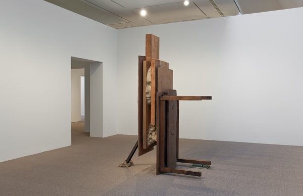 Image of Mark Manders sculpture large clay head between wood panels