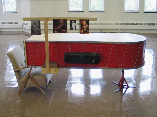 image of Mark Manders sculptures
