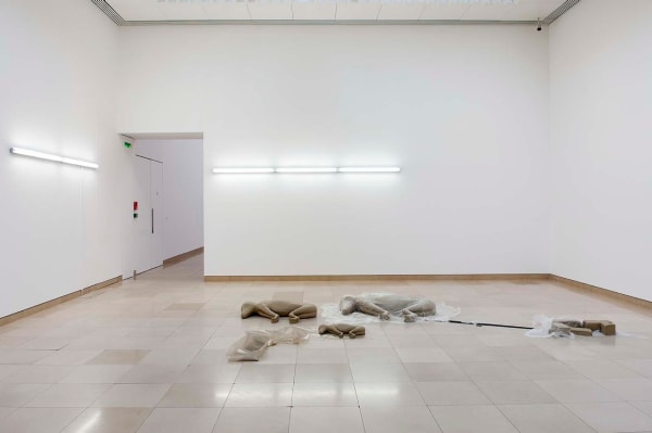 image of Mark Manders figures and animal figures on floor