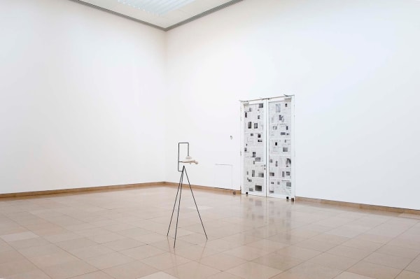 image of Mark Manders sclupture installation with newspapers