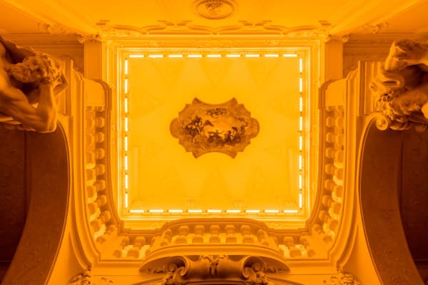 image of room with monofrequency lights