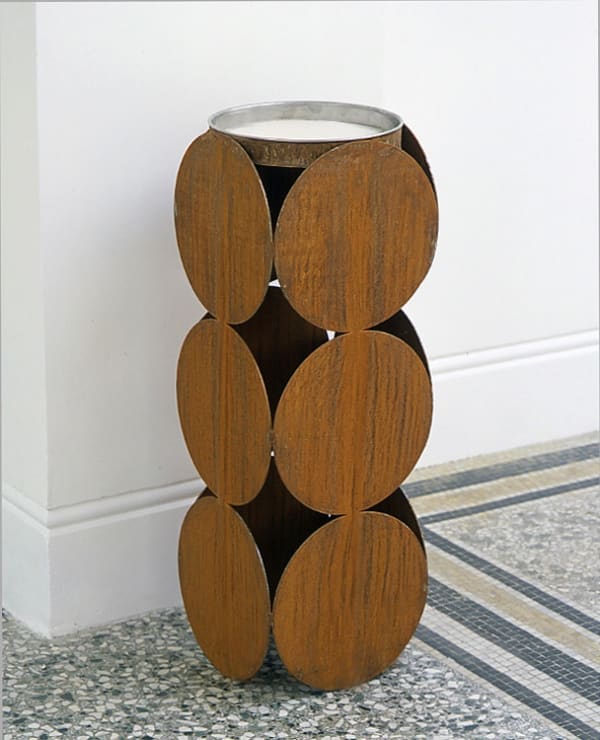 image of a ash tray sculpture