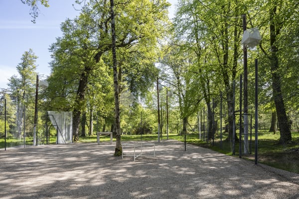 image of boyce outdoor installation on tennis court