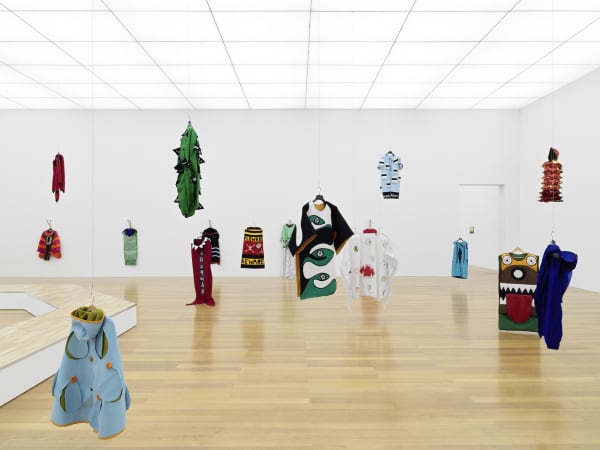 Installation image of Rivane Neuenschwander: knife does not cut fire