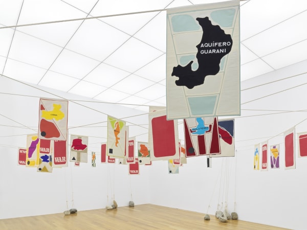 Installation image of Rivane Neuenschwander: knife does not cut fire
