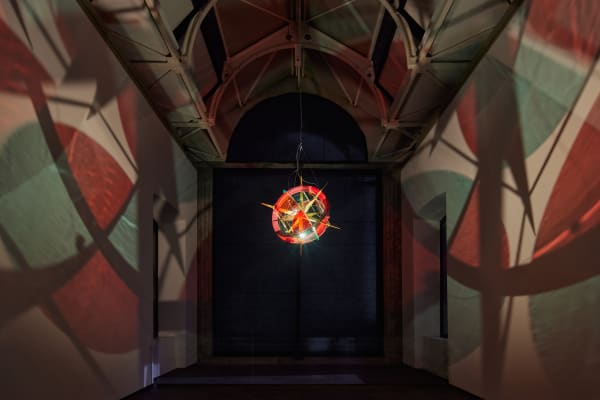 Installation view of Olafur Eliasson, Orizzonti tremanti / Trembling horizons, 2022.