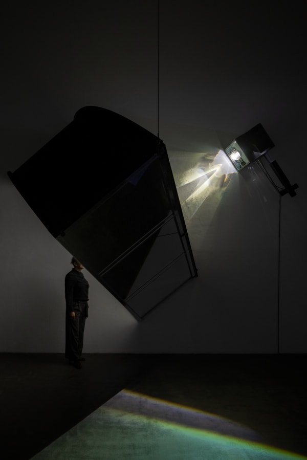 Installation view of Olafur Eliasson, Orizzonti tremanti / Trembling horizons, 2022.