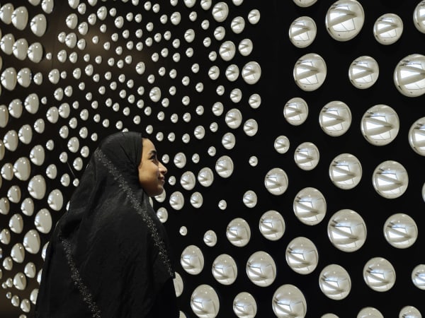 Installation image of Olafur Eliasson: The curious desert | الصحراء تعانق الخيال