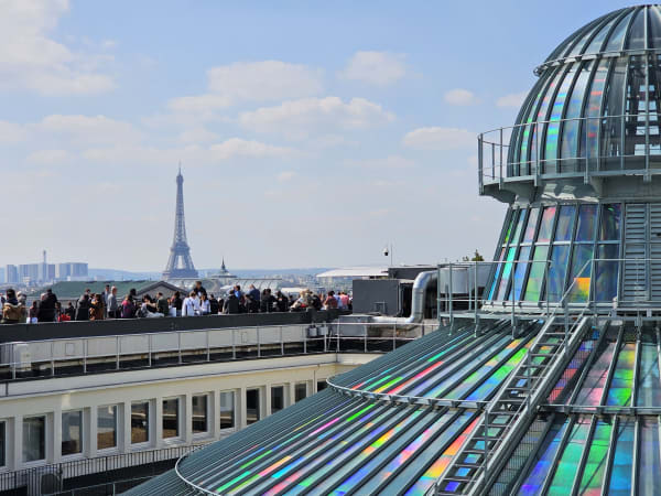 Installation view Kimsooja at Galeries Lafayette Haussmann, Paris, France.