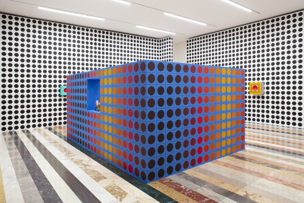 Installation view of Rodrigo Hernández, "El espejo", Museo Jumex, Mexico City, 2022.