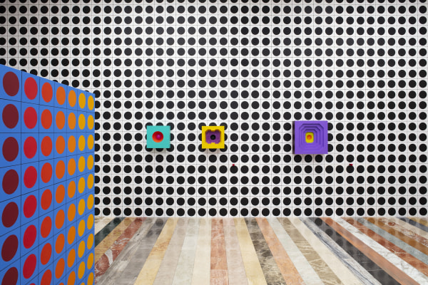 Installation view of Rodrigo Hernández, "El espejo", Museo Jumex, Mexico City, 2022.