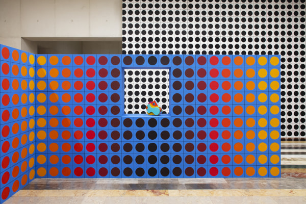 Installation view of Rodrigo Hernández, "El espejo", Museo Jumex, Mexico City, 2022.