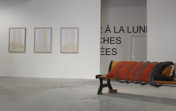 Vue de l'exposition "Merdre !" réalisée en collaboration avec Vidéochroniques, avec notamment les éditions d' Anne-Valérie Gasc