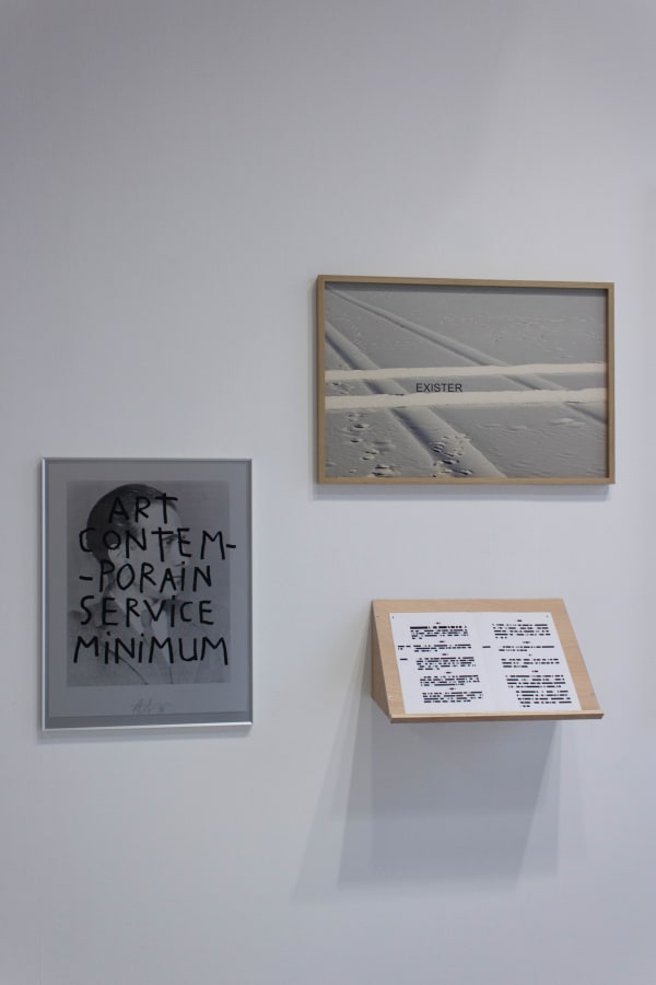 Vue de l'exposition "Merdre !" réalisée en collaboration avec Vidéochroniques, avec notamment les éditions de Laurent Lacotte et