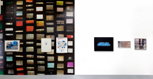 Vue de l'exposition "Merdre !" réalisée en collaboration avec Vidéochroniques à Marseille avec notamment des éditions de Jean-Luc Moulène, Franck Perrin, Villeglé