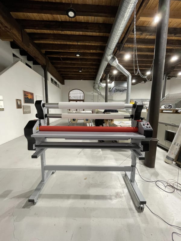 Machine pour contrecoller des tirages d'art et photographies, possibilité de monter sur Dibond, Forex, carton