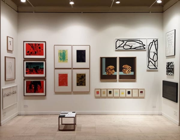 Vue du stand de la maison d'éditions d'estampes contemporaines TCHIKEBE à la FIAC en 2019 au Grand Palais à Paris