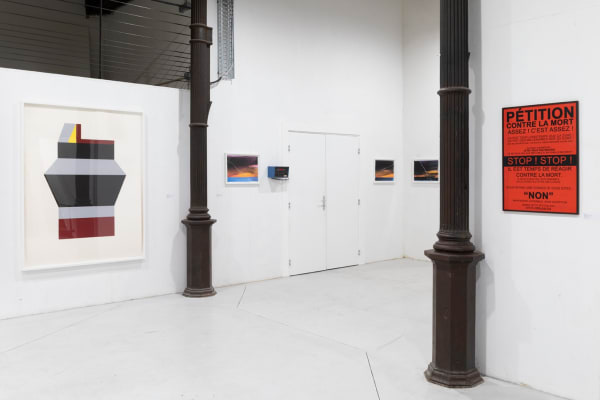 Vue de l'exposition Sortie de presses#12 à l'atelier d'art Tchikebe, avec des éditions de ORLAN, Nathalie du Pasquier et Emmanuel Régent