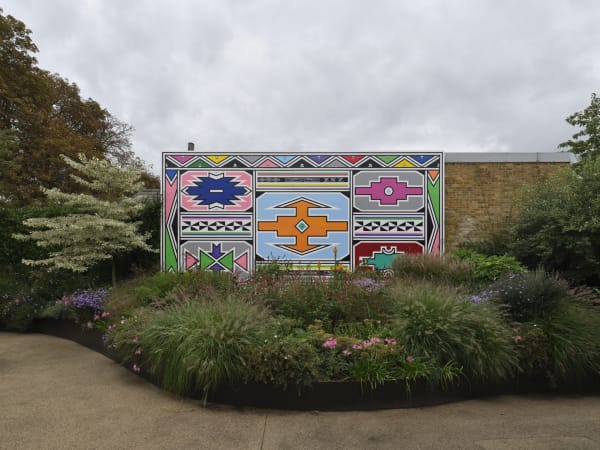 Esther Mahlangu, Umuntu ngumuntu ngabantu, 2024. Serpentine North Garden, 4 October 2024 - 28 September 2025. Courtesy Serpentine and The...