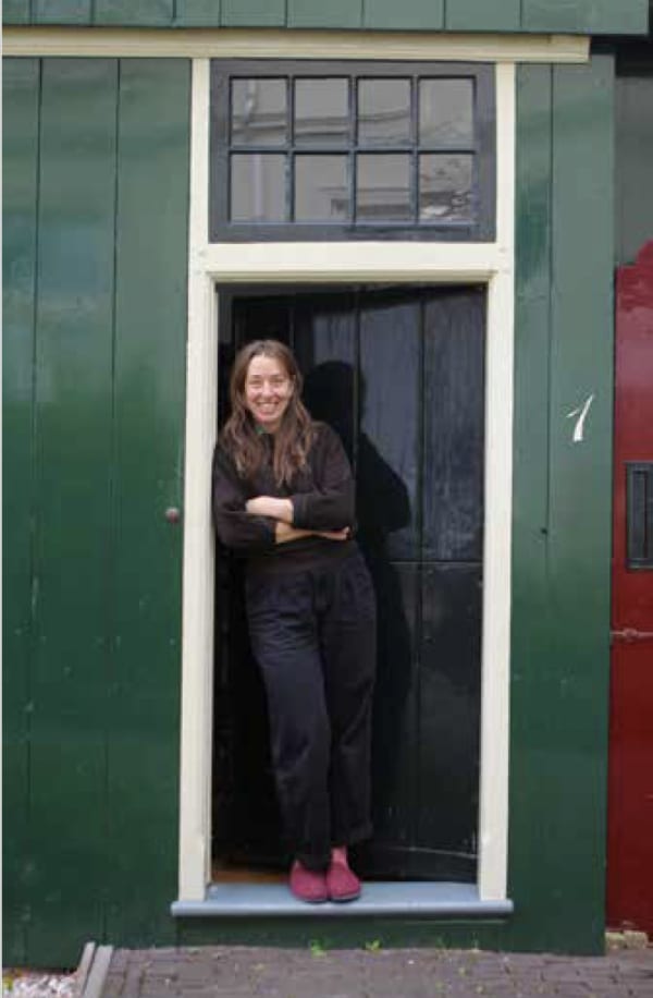 Ruth van Beek is een Nederlandse kunstenaar, bekend om haar collages die ontstaan uit een groot archief van gevonden beelden. Ze woont samen met haar man, zoon (22) en dochter (18) in Koog aan de Zaan.