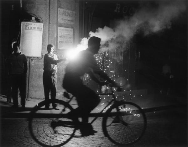 Sabine Weiss, Feux de Bengale, Naples, Italie, 1954