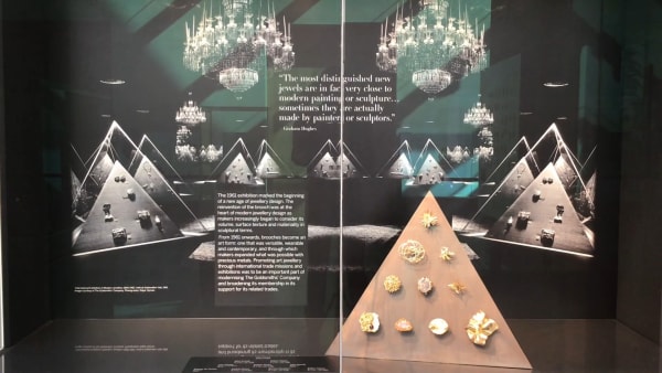 Brooch Unpinned Installationview3