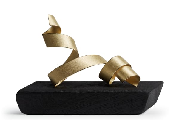 Ute Decker – wearable art - Fairtrade Gold commission for the exhibition Constellations: Contemporary Jewelry at the Dallas Museum of Art. Photography Xavier Young